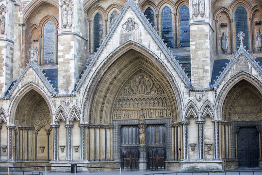London, UK.  Main doors of Westminster Abbey  during the funeral ceremony of Queen Elizabeth II