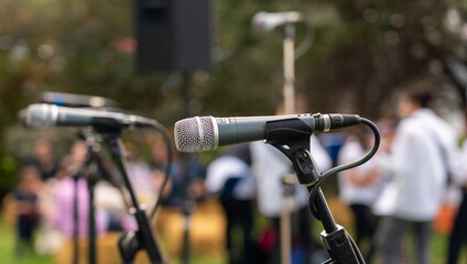 Obraz premium Close-up of a microphone on a tripod for the performance of musicians and singers