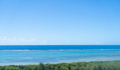 沖縄の青い空と海