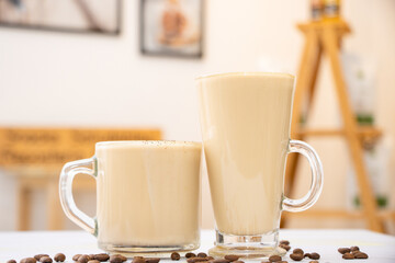 Cafés con leche, capuchinos