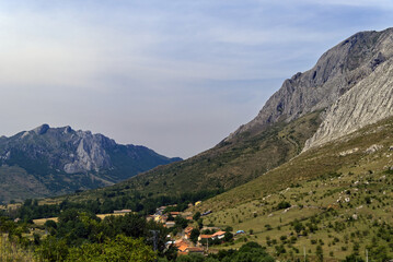 Naklejka na ściany i meble Spain - Mountain Pass from Oviedo to León