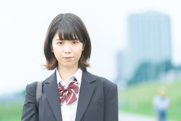 真顔の女子高生