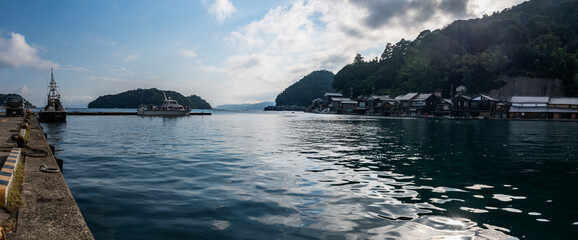 伊根の入り江の風景