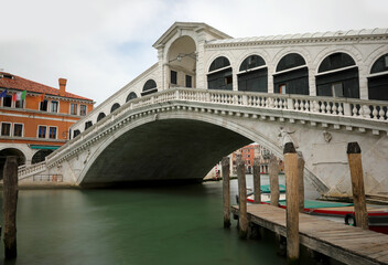 Fototapeta na wymiar Rialto bridge in Venice with long exposure time without people during the lockdown