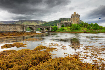 Fototapeta premium Scotland - Eilean Donan Castle in scotish highland
