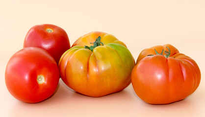 The tomato is the edible berry of the plant Solanum lycopersicum, commonly known as the tomato plant.