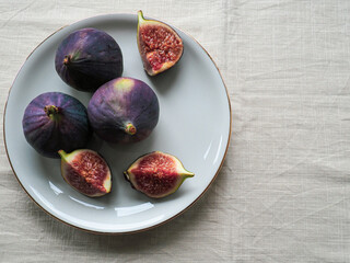 Figs on a vintage plate. Fig slices. Fig macro