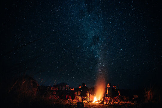 Sternenhimmel mit atemberaubend sch&ouml;ner und gut sichtbarer Milchstra&szlig;e &uuml;ber unserer Campingsite am Ufer des Kwando River, Caprivi, Namibia