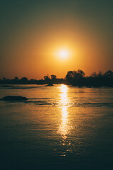 Romantischer Sonnenuntergang am Okavango, Namibia