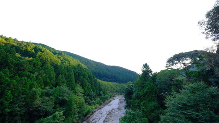 川