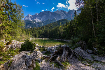 Obraz premium am Fuße der Zugspitze