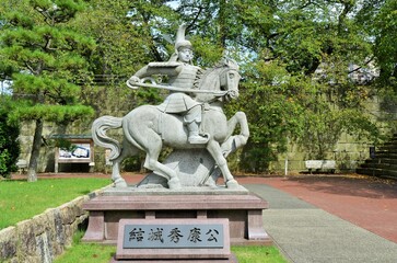 福井城跡 結城秀康像