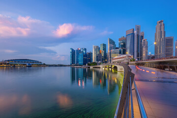 Obraz premium Downtown city skyline waterfront, cityscape of Singapore