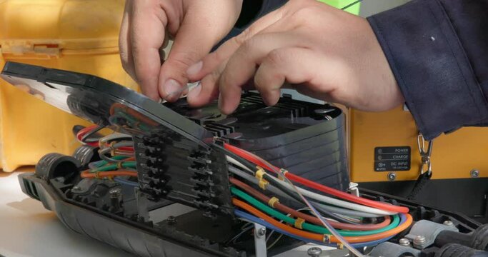 Fusion of Fiber Optics Cable Internet signal splicing and wire connection using equipment, optical line welding machine Optic fiber soldering ISP engineer