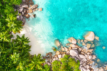 Secret beach in the bay of Anse Lazio beach, Praslin, Seychelles - obrazy, fototapety, plakaty