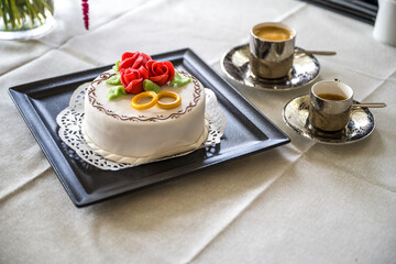 Hochzeitstorte mit Kaffee