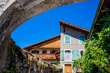Dans les rues de Ollon en Suisse