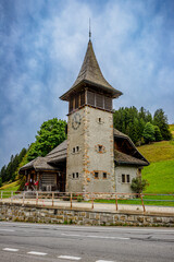 Fototapeta na wymiar La chapelle de Mosses Ormont-Dessou dans les alpes Suisse