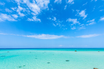 Fototapeta na wymiar 沖縄県宮古島の美しい海　17END