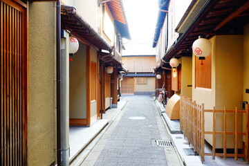 京都　宮川町　お茶屋さんのある風景