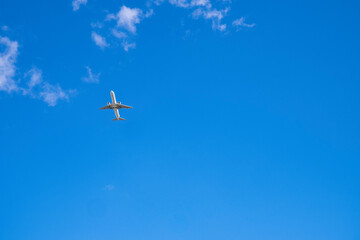 青空と飛行機