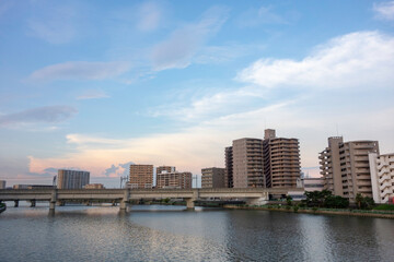Fototapeta premium 夕暮れの神崎川 