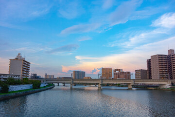 Fototapeta premium 夕暮れの神崎川 