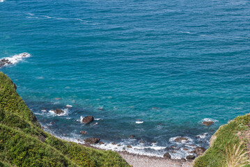 積丹ブルーの大海原 神威岬の入り江