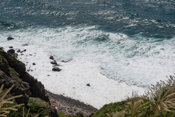 積丹ブルー 神威岬の波打ち際の絶景