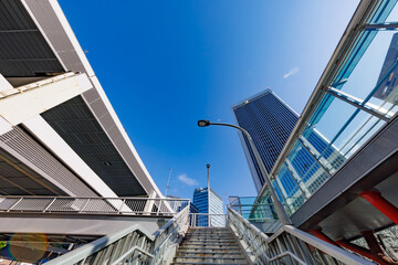 朝の光が綺麗な東京の街並み