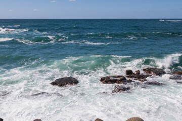 西積丹 強風の中積丹ブルーの波浪