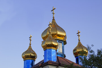 The domes are golden above the chapel.