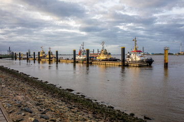 Schiffe im Hafen von Bremerhaven