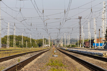 Fototapeta na wymiar empty railroad tracks going into the distance