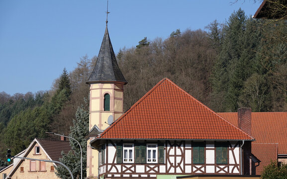Haus mit Turm im Gorxheimertal