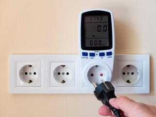 Connecting the device to the electrical network through an electricity consumption meter. Analysis...