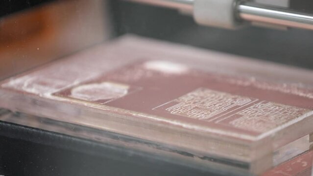 Electronic chip polishing machine . 