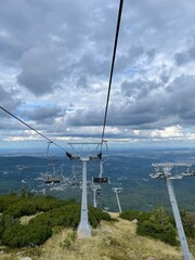 Fototapeta na wymiar cable car in the mountains