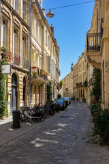 Das moderne, hippe Bordeaux: Städtetrip in der Weinstadt a der Garonne - junges Viertel an der Rue...
