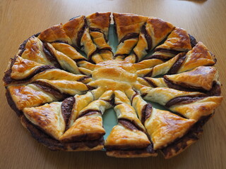 Postre de Estrella de hojaldre con chocolate.