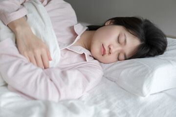 Fototapeta na wymiar Asian woman sleeping in bed