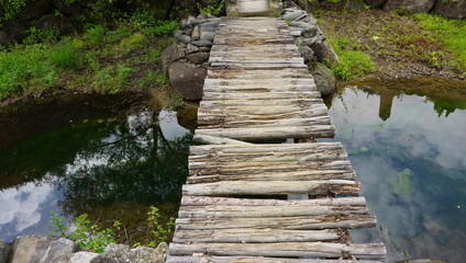 Obraz premium old wooden bridge