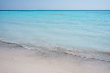 Fototapeta na wymiar Tropical beach with turquoise ocean water