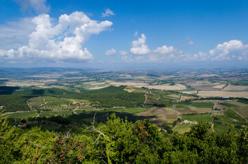 Fototapeta na wymiar Il panorama della Valdorcia visto da Montalcino in una giornata di sole