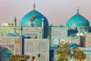 Blue Mosque in Mazar-i-Sharif (Mazar-e Sharif), built by the Timurid in the 15th century, also called Shrine of Hazrat Ali, Balkh Province, Northern Afghanistan - obrazy, fototapety, plakaty