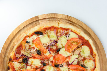 pizza with mushrooms and tomatoes