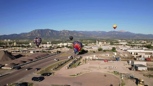 Hot Air Balloon makes Emergency Landing on Road Colorado Springs 4K features a hot air balloon just making an emergency landing during the Labor Day celebration in Colorado Springs 2022 crone shot 