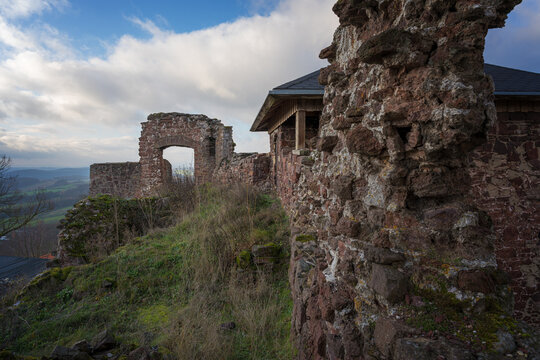 Burgruine Hohnstein Ruine einer H&ouml;henburg im Naturpark S&uuml;dharz 