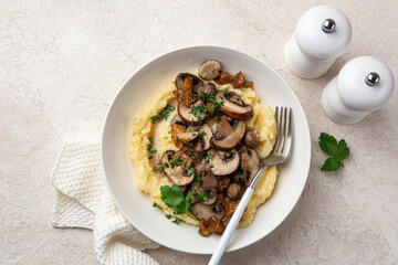 Creamy polenta with fried mushrooms