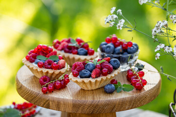 mixed berries tartlets